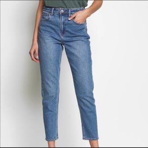 AE outfitters mom jean no rips